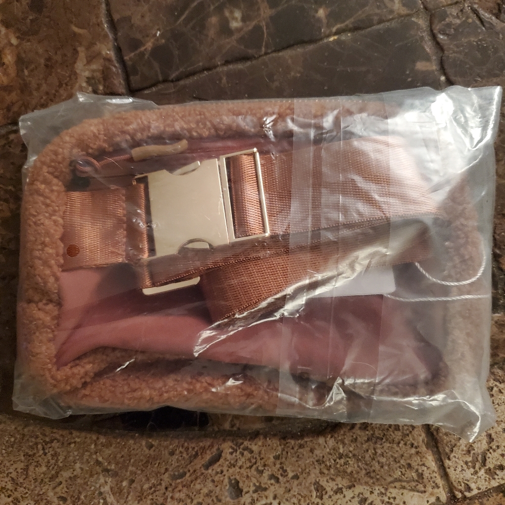 Lululemon Athletica Everywhere Fleece Belt Bag (Burnt Caramel) NWT - Picture 6 of 7